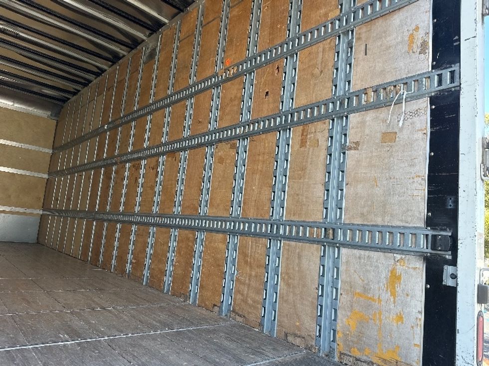 Medium Duty Box Truck-Light and Medium Duty Trucks-Hino-2018-268-Torrance-CA-286,904\n\t\tmiles-$ 33,250 - Image 12