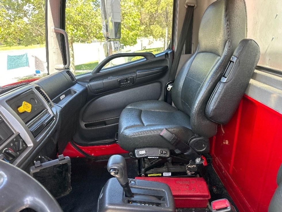 Medium Duty Box Truck-Light and Medium Duty Trucks-Hino-2018-268-Torrance-CA-286,904\n\t\tmiles-$ 33,250 - Image 19
