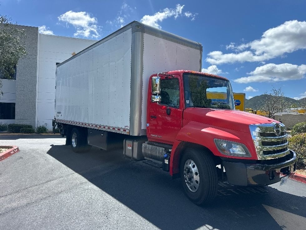 Medium Duty Box Truck-Light and Medium Duty Trucks-Hino-2018-268-Torrance-CA-293,063\n\t\tmiles-$ 32,250 - Image 1