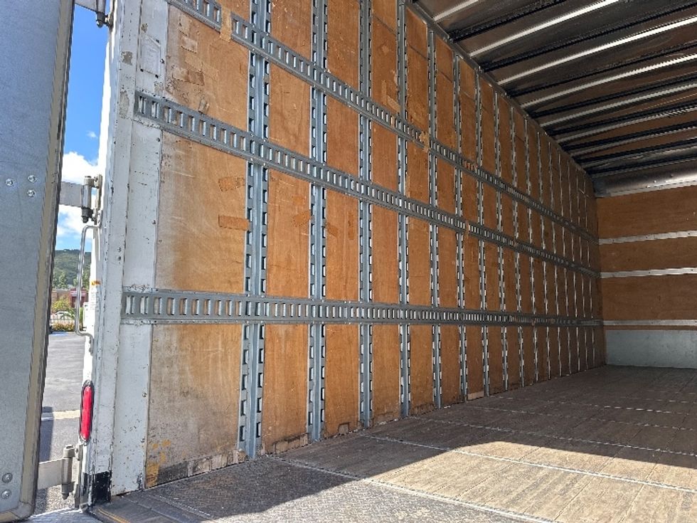 Medium Duty Box Truck-Light and Medium Duty Trucks-Hino-2018-268-Torrance-CA-293,063\n\t\tmiles-$ 32,250 - Image 10