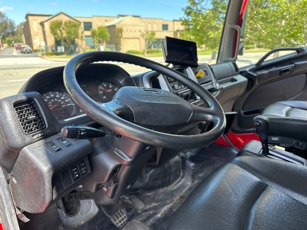 Medium Duty Box Truck-Light and Medium Duty Trucks-Hino-2018-268-Torrance-CA-293,063\n\t\tmiles-$ 32,250 - Image 15