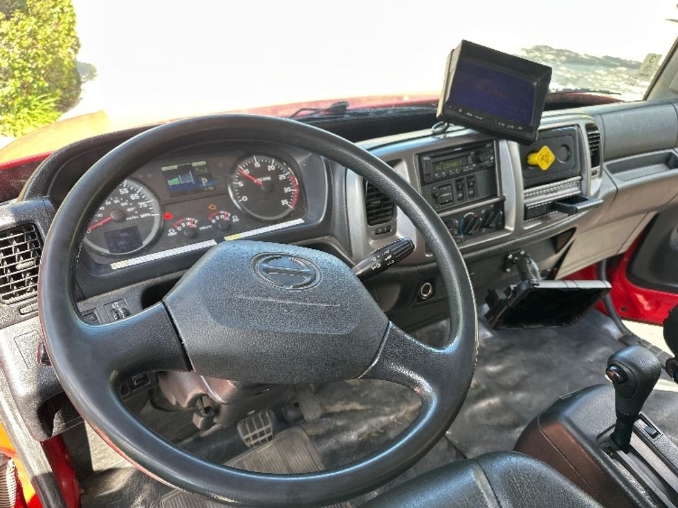 Medium Duty Box Truck-Light and Medium Duty Trucks-Hino-2018-268-Torrance-CA-293,063\n\t\tmiles-$ 32,250 - Image 16