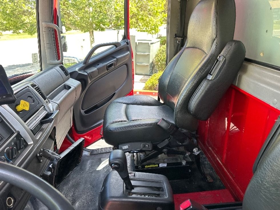 Medium Duty Box Truck-Light and Medium Duty Trucks-Hino-2018-268-Torrance-CA-293,063\n\t\tmiles-$ 32,250 - Image 17