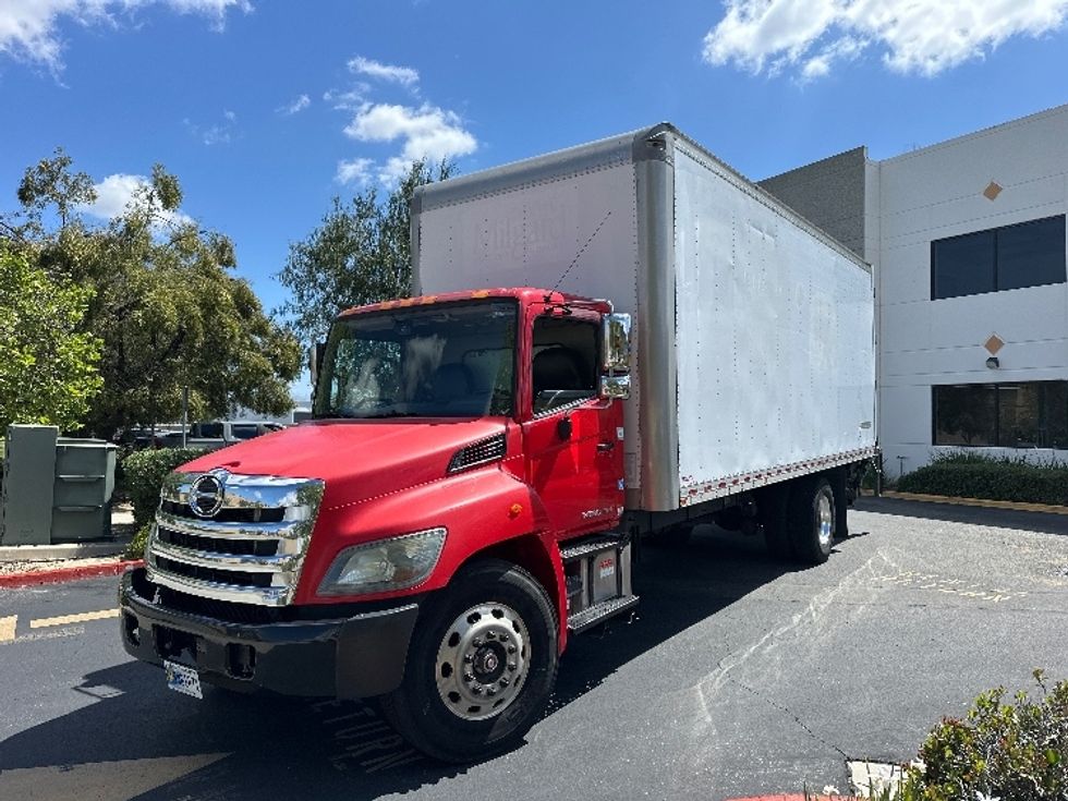 Medium Duty Box Truck-Light and Medium Duty Trucks-Hino-2018-268-Torrance-CA-293,063\n\t\tmiles-$ 32,250 - Image 3