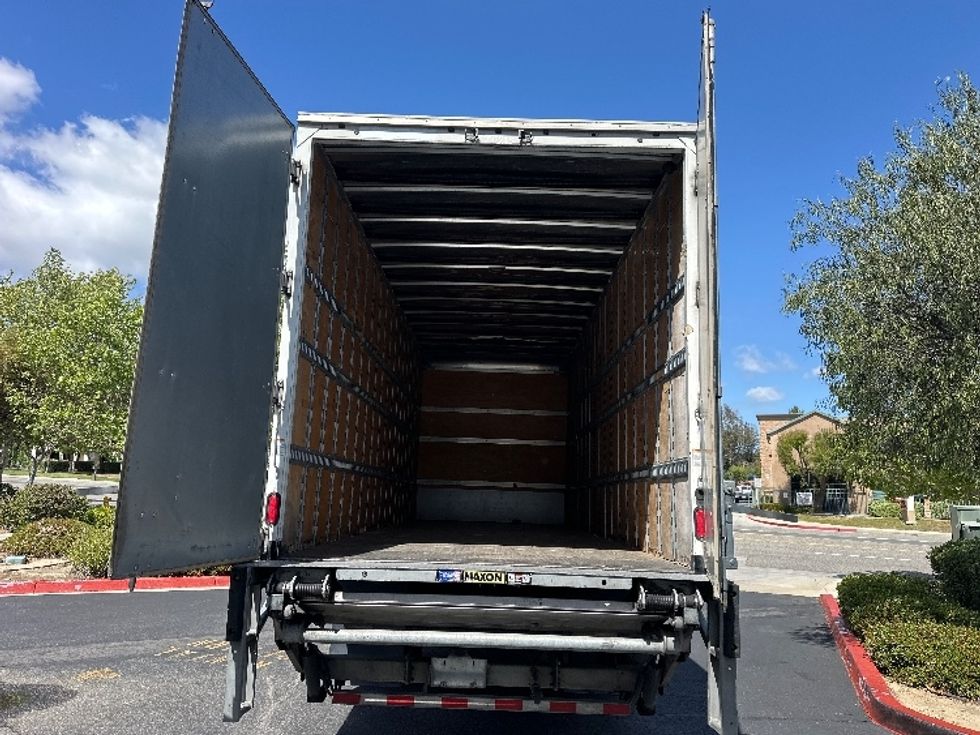 Medium Duty Box Truck-Light and Medium Duty Trucks-Hino-2018-268-Torrance-CA-293,063\n\t\tmiles-$ 32,250 - Image 7