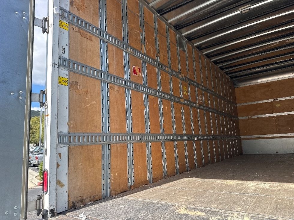 Medium Duty Box Truck-Light and Medium Duty Trucks-Hino-2018-268-Torrance-CA-322,823\n\t\tmiles-$ 28,000 - Image 11