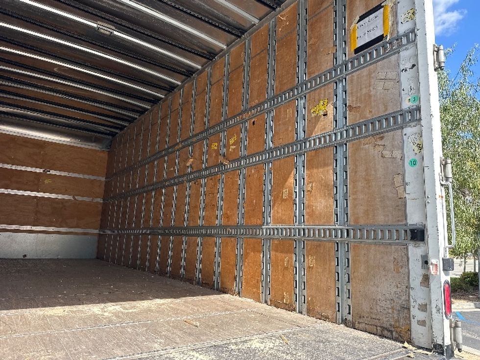 Medium Duty Box Truck-Light and Medium Duty Trucks-Hino-2018-268-Torrance-CA-322,823\n\t\tmiles-$ 28,000 - Image 12