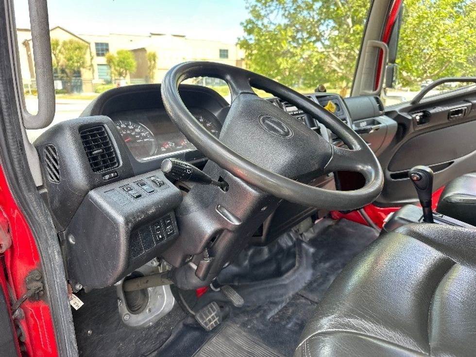 Medium Duty Box Truck-Light and Medium Duty Trucks-Hino-2018-268-Torrance-CA-322,823\n\t\tmiles-$ 28,000 - Image 17