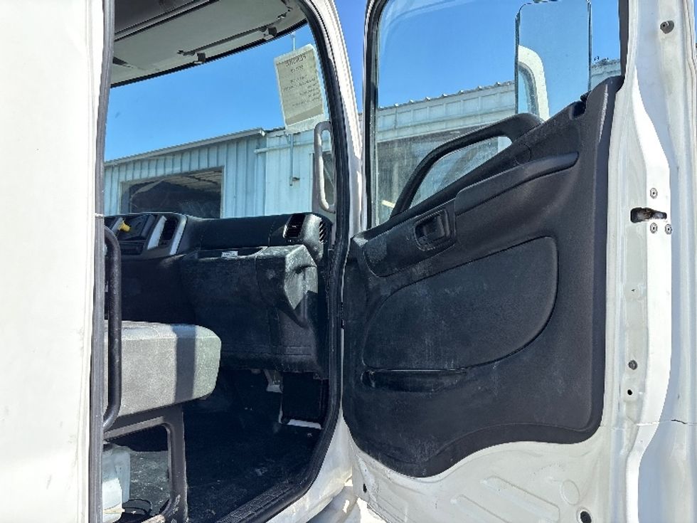 Medium Duty Box Truck-Light and Medium Duty Trucks-Hino-2018-268-West Sacramento-CA-206,044\n\t\tmiles-$ 50,500 - Image 20