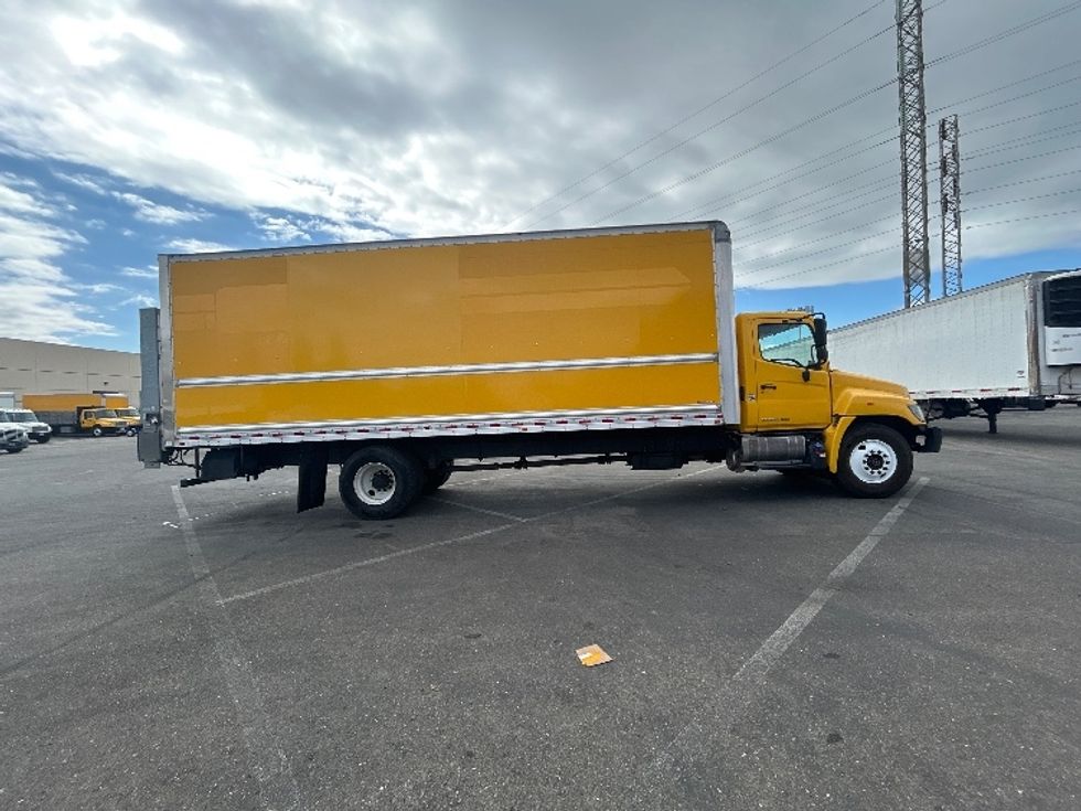 Medium Duty Box Truck-Light and Medium Duty Trucks-Hino-2018-268-West Sacramento-CA-224,999\n\t\tmiles-$ 41,500 - Image 15