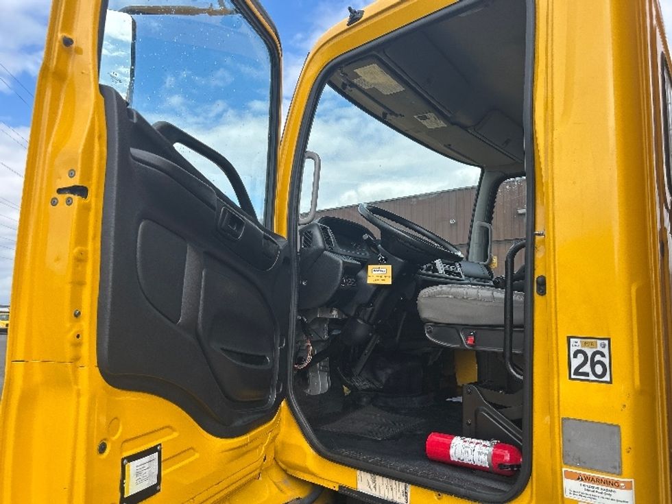 Medium Duty Box Truck-Light and Medium Duty Trucks-Hino-2018-268-West Sacramento-CA-224,999\n\t\tmiles-$ 41,500 - Image 16