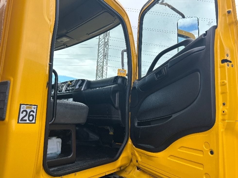 Medium Duty Box Truck-Light and Medium Duty Trucks-Hino-2018-268-West Sacramento-CA-224,999\n\t\tmiles-$ 41,500 - Image 20