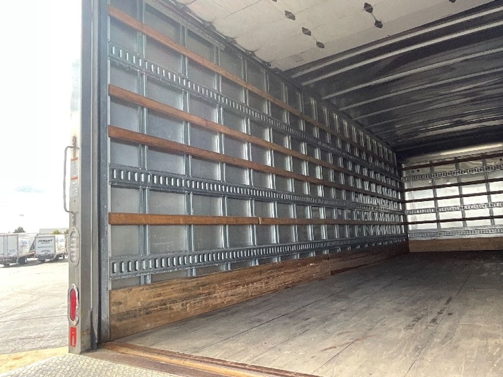 Medium Duty Box Truck-Light and Medium Duty Trucks-Hino-2018-338-Cambridge-ON-147,142\n\t\tkm-$ 68,750 - Image 11