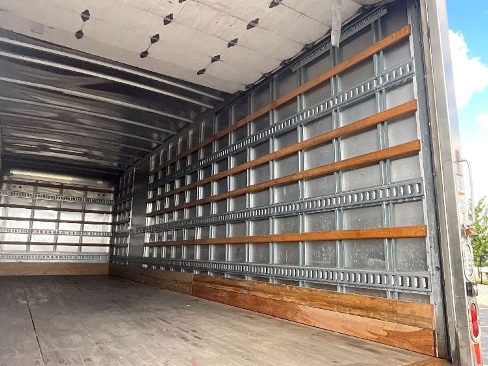 Medium Duty Box Truck-Light and Medium Duty Trucks-Hino-2018-338-Cambridge-ON-147,142\n\t\tkm-$ 68,750 - Image 12