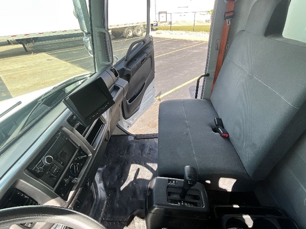 Medium Duty Box Truck-Light and Medium Duty Trucks-Hino-2018-338-Cambridge-ON-147,142\n\t\tkm-$ 68,750 - Image 19