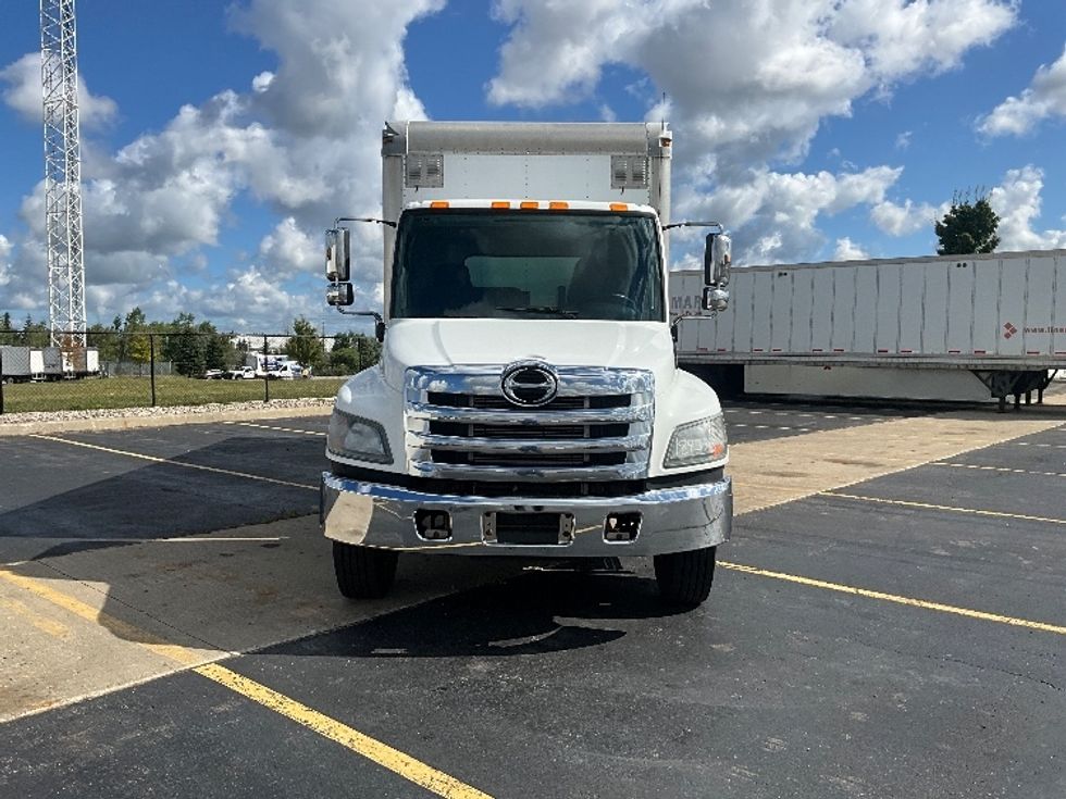 Medium Duty Box Truck-Light and Medium Duty Trucks-Hino-2018-338-Cambridge-ON-147,142\n\t\tkm-$ 68,750 - Image 2