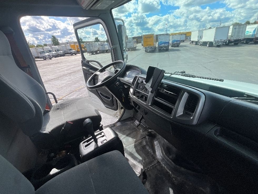 Medium Duty Box Truck-Light and Medium Duty Trucks-Hino-2018-338-Cambridge-ON-147,142\n\t\tkm-$ 68,750 - Image 22