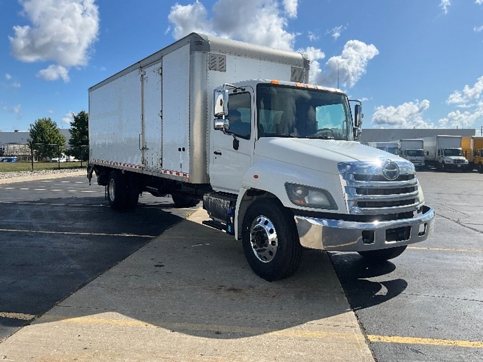 Medium Duty Box Truck-Light and Medium Duty Trucks-Hino-2018-338-Cambridge-ON-391,197\n\t\tkm-$ 45,750 - Image 1