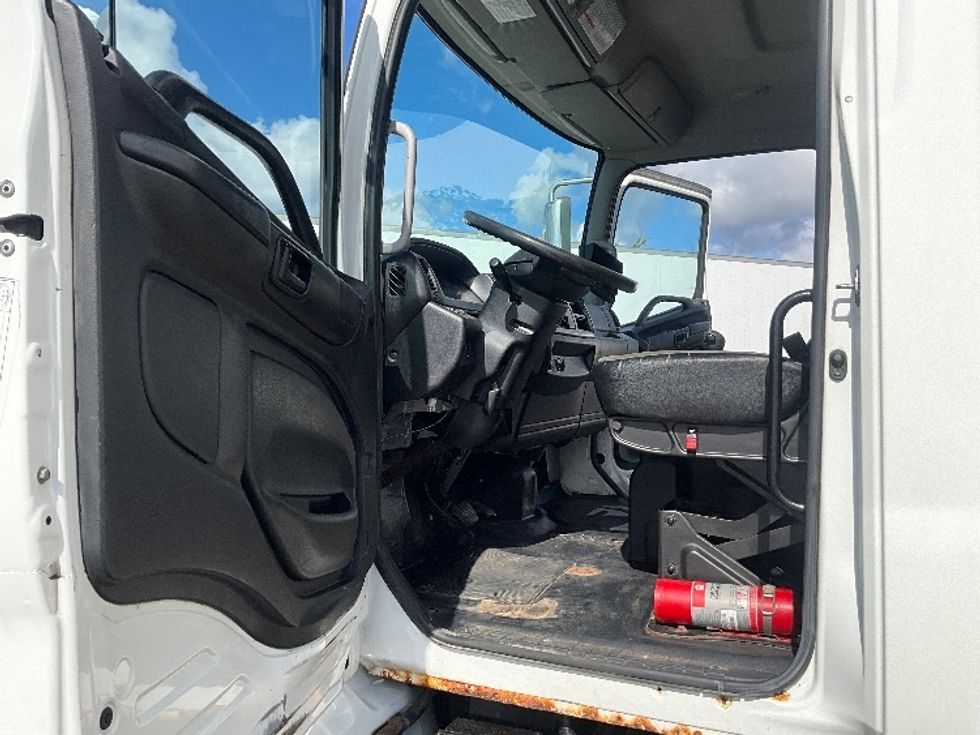 Medium Duty Box Truck-Light and Medium Duty Trucks-Hino-2018-338-Cambridge-ON-391,197\n\t\tkm-$ 45,750 - Image 16