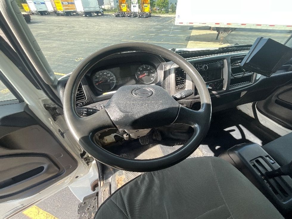 Medium Duty Box Truck-Light and Medium Duty Trucks-Hino-2018-338-Cambridge-ON-391,197\n\t\tkm-$ 45,750 - Image 18