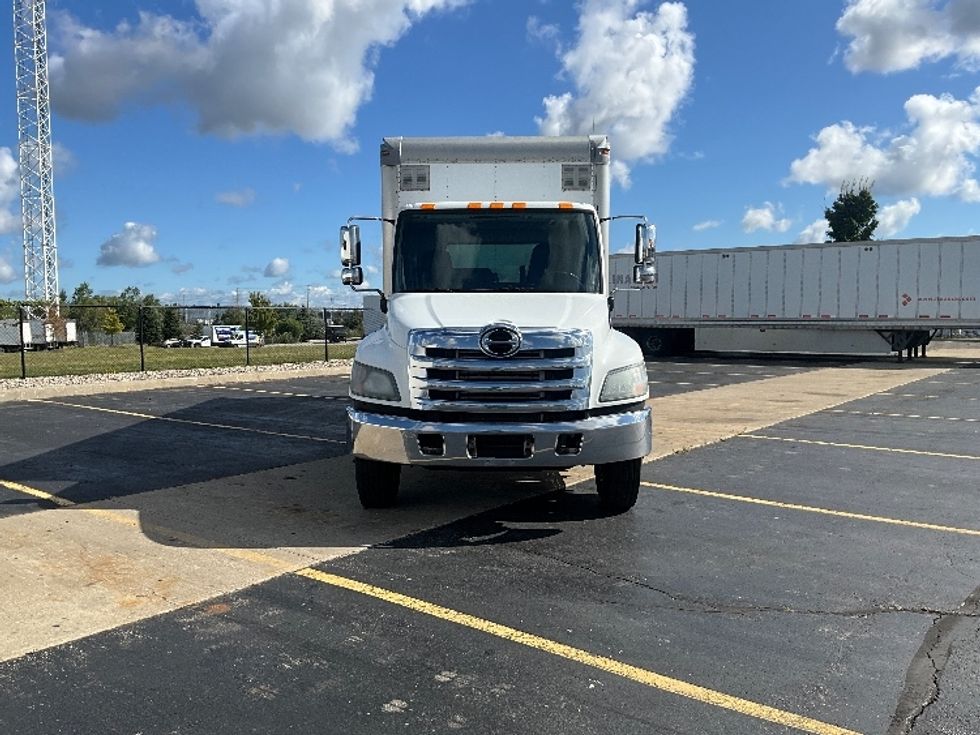 Medium Duty Box Truck-Light and Medium Duty Trucks-Hino-2018-338-Cambridge-ON-391,197\n\t\tkm-$ 45,750 - Image 2