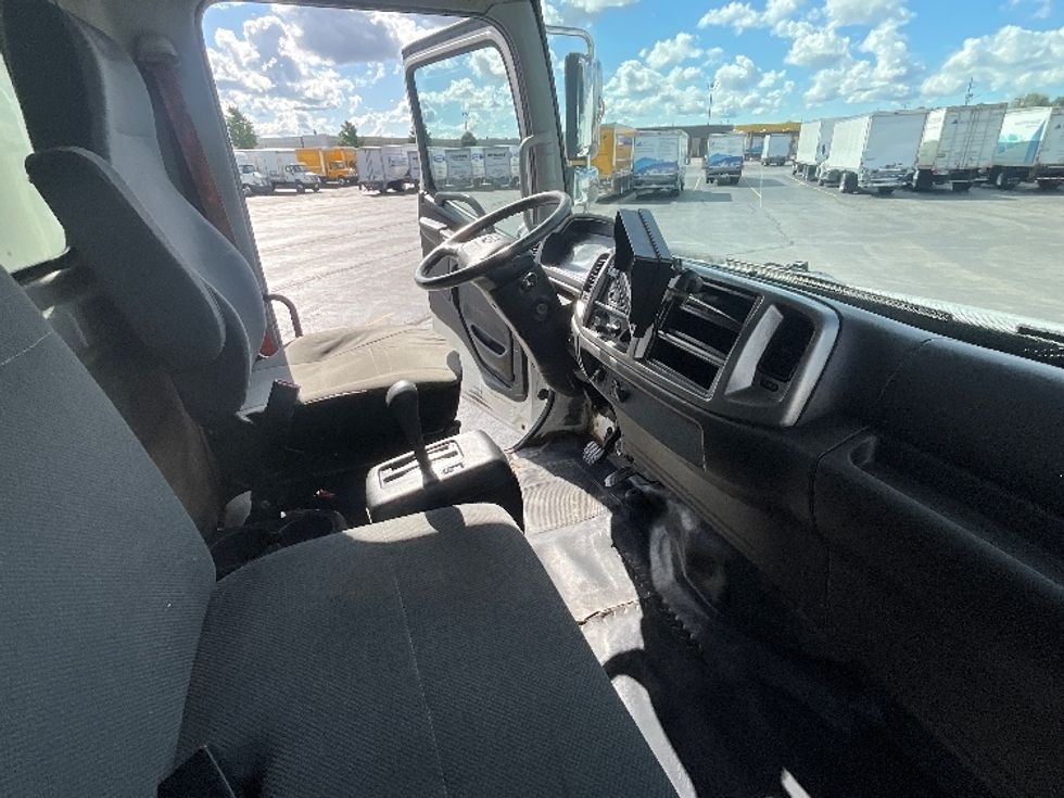 Medium Duty Box Truck-Light and Medium Duty Trucks-Hino-2018-338-Cambridge-ON-391,197\n\t\tkm-$ 45,750 - Image 22