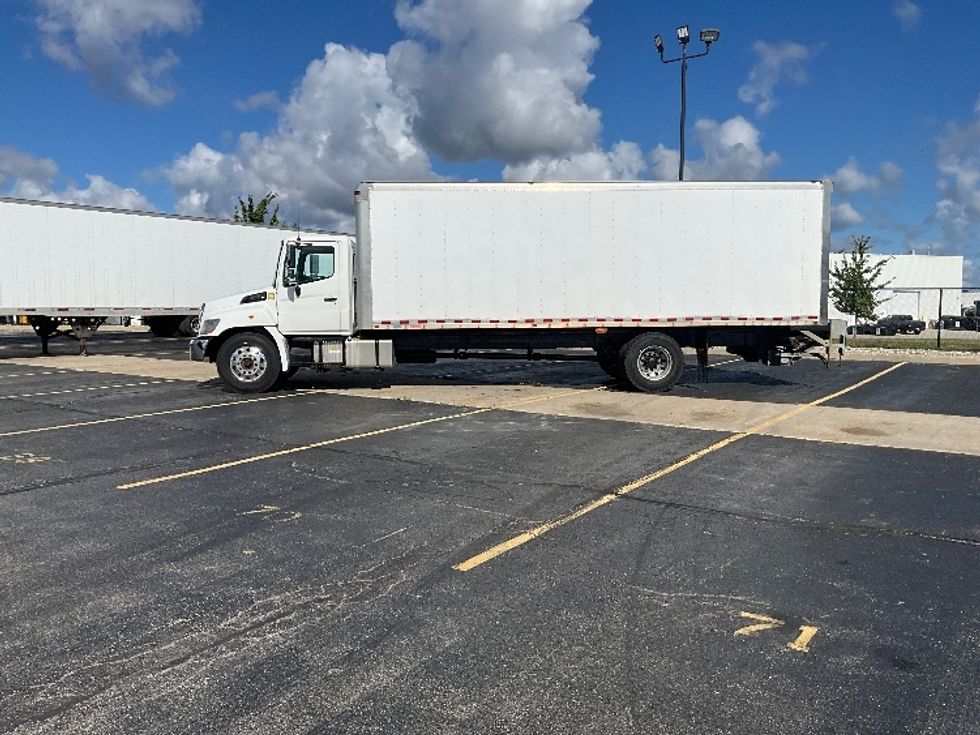 Medium Duty Box Truck-Light and Medium Duty Trucks-Hino-2018-338-Cambridge-ON-391,197\n\t\tkm-$ 45,750 - Image 4