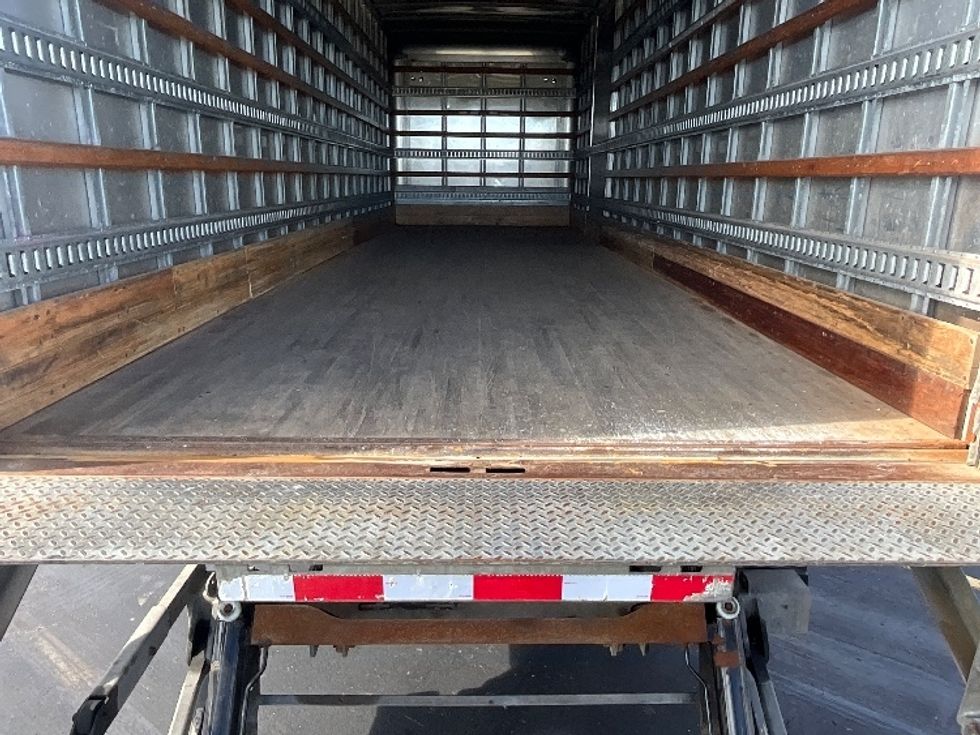 Medium Duty Box Truck-Light and Medium Duty Trucks-Hino-2018-338-Cambridge-ON-391,197\n\t\tkm-$ 45,750 - Image 8