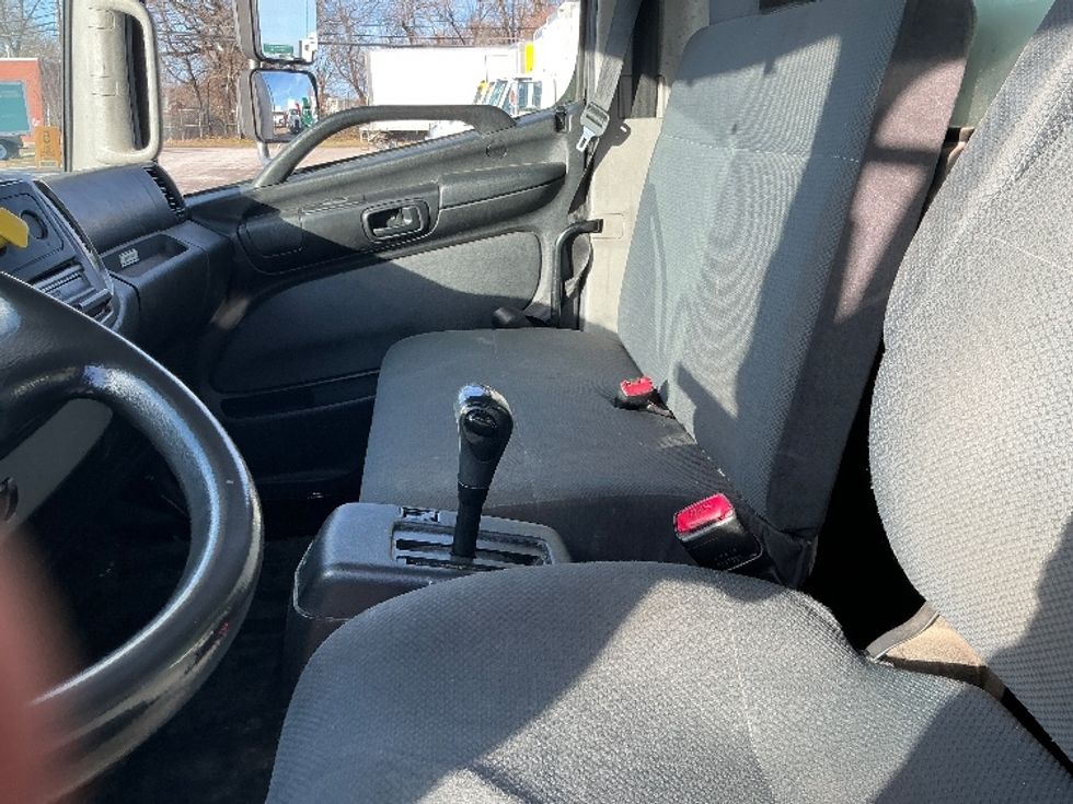 Medium Duty Box Truck-Light and Medium Duty Trucks-Hino-2018-338-Chicopee-MA-277,099\n\t\tmiles-$ 20,250 - Image 19