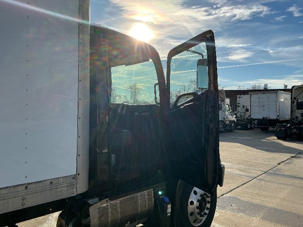 Medium Duty Box Truck-Light and Medium Duty Trucks-Hino-2018-338-Chicopee-MA-277,099\n\t\tmiles-$ 20,250 - Image 20