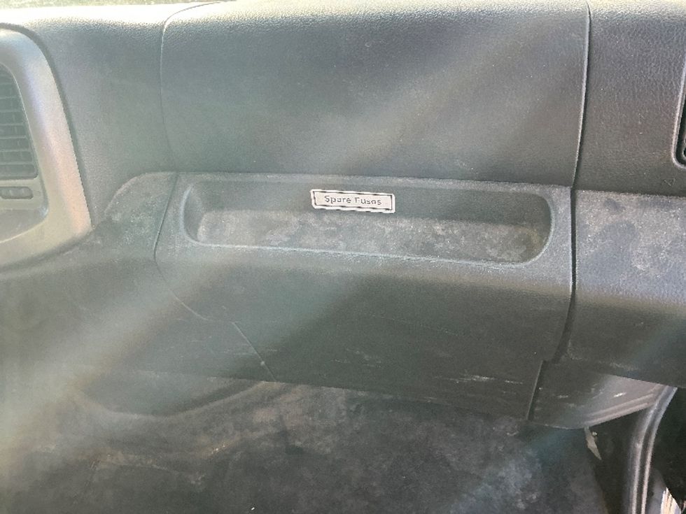 Medium Duty Box Truck-Light and Medium Duty Trucks-Hino-2018-338-Chicopee-MA-277,099\n\t\tmiles-$ 20,250 - Image 21