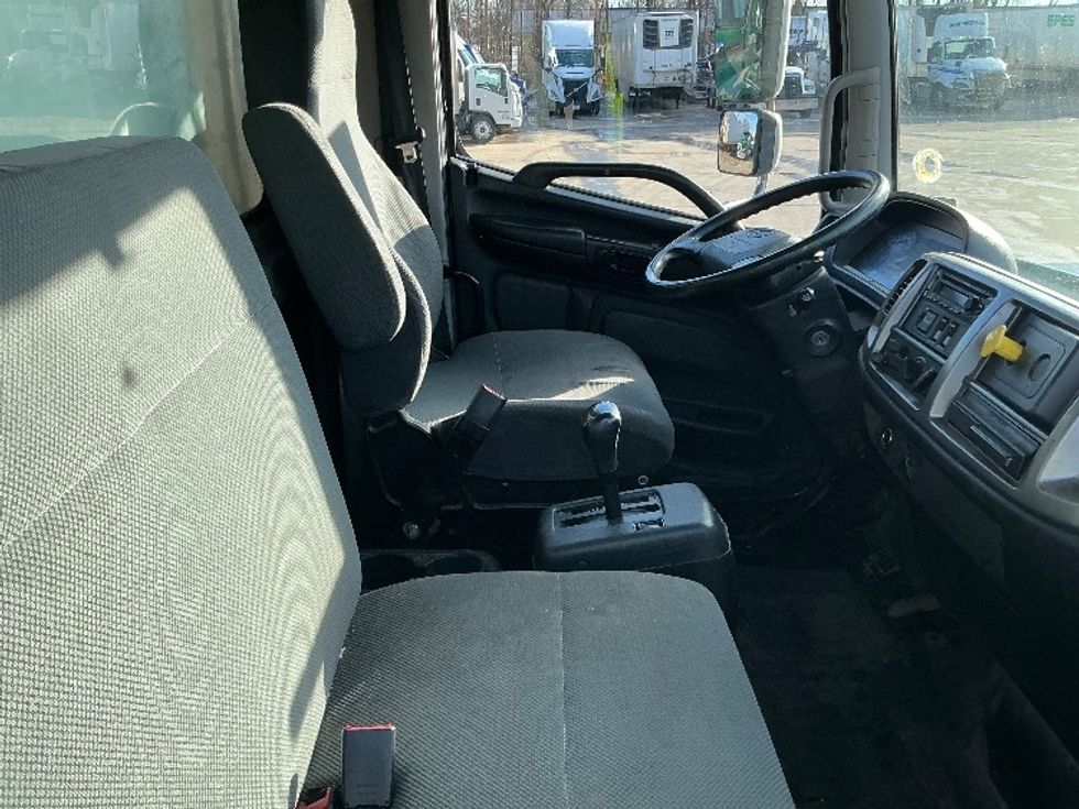 Medium Duty Box Truck-Light and Medium Duty Trucks-Hino-2018-338-Chicopee-MA-277,099\n\t\tmiles-$ 20,250 - Image 22