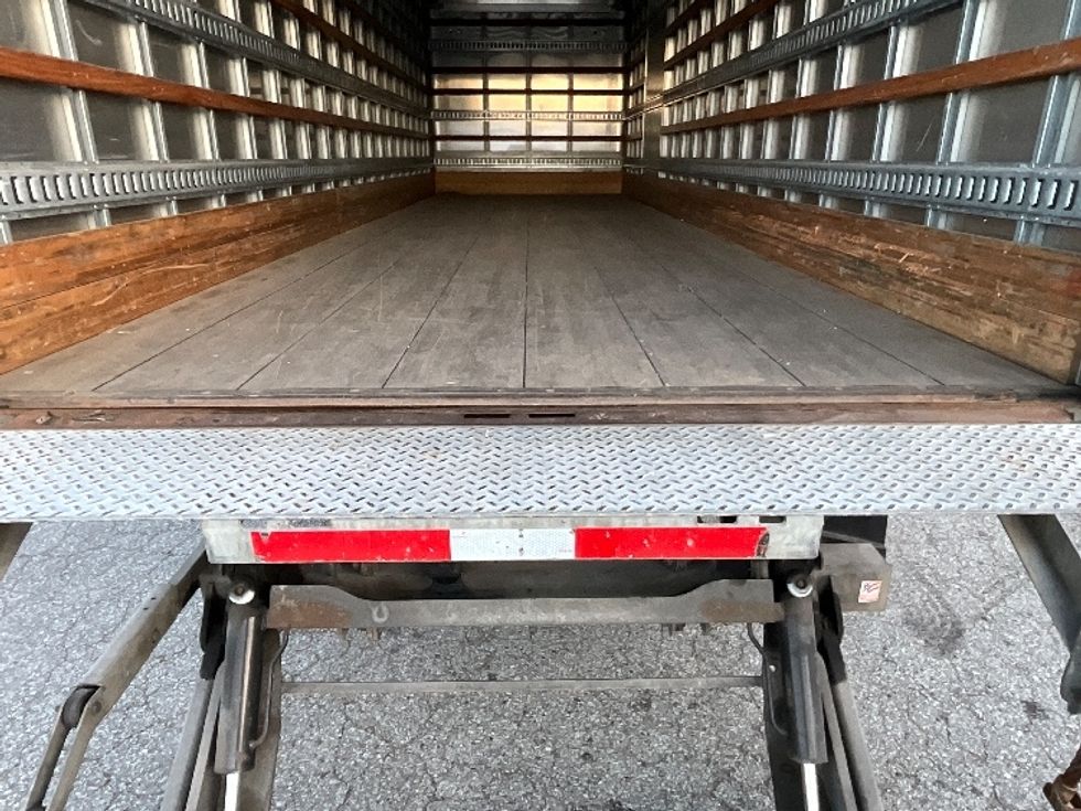 Medium Duty Box Truck-Light and Medium Duty Trucks-Hino-2018-338-Delta-BC-132,409\n\t\tkm-$ 68,750 - Image 10