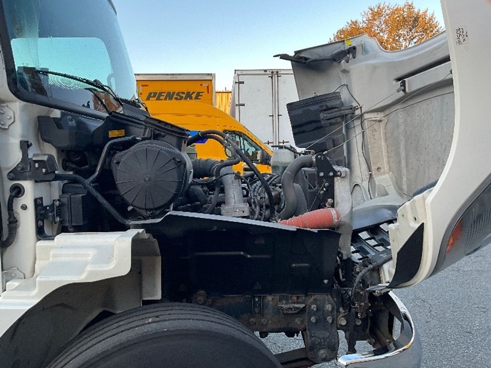 Medium Duty Box Truck-Light and Medium Duty Trucks-Hino-2018-338-Delta-BC-132,409\n\t\tkm-$ 68,750 - Image 23