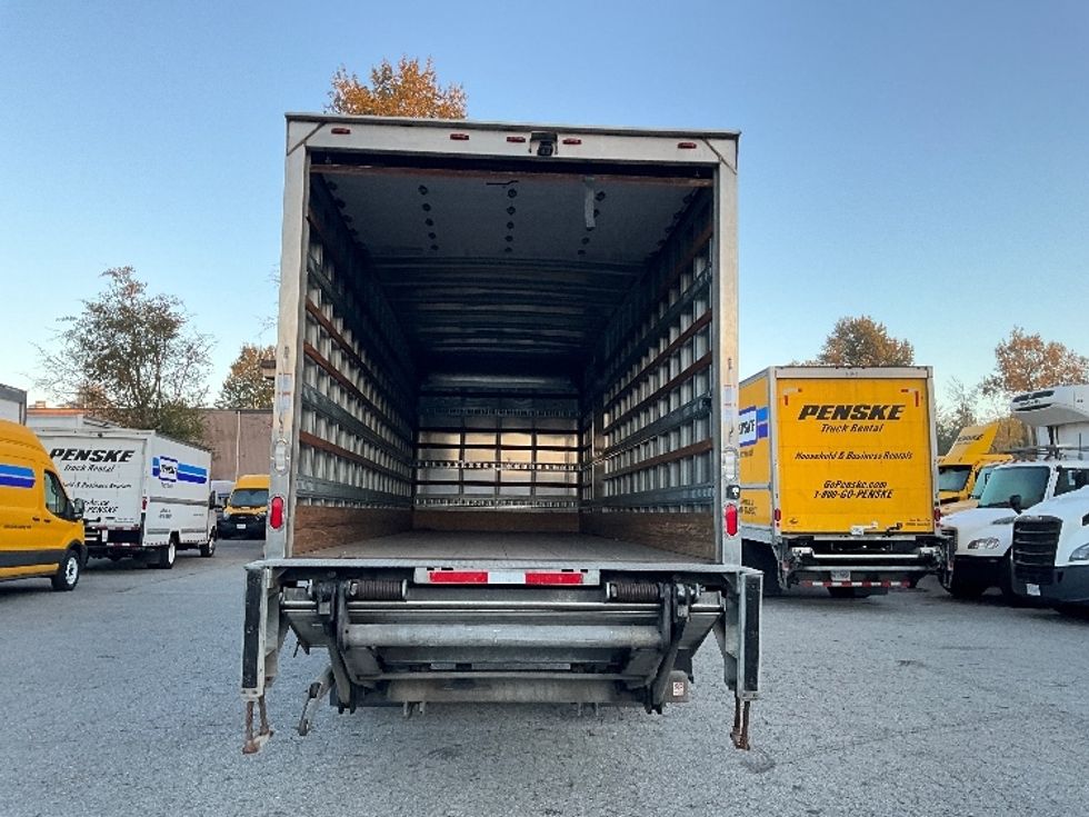 Medium Duty Box Truck-Light and Medium Duty Trucks-Hino-2018-338-Delta-BC-132,409\n\t\tkm-$ 68,750 - Image 8