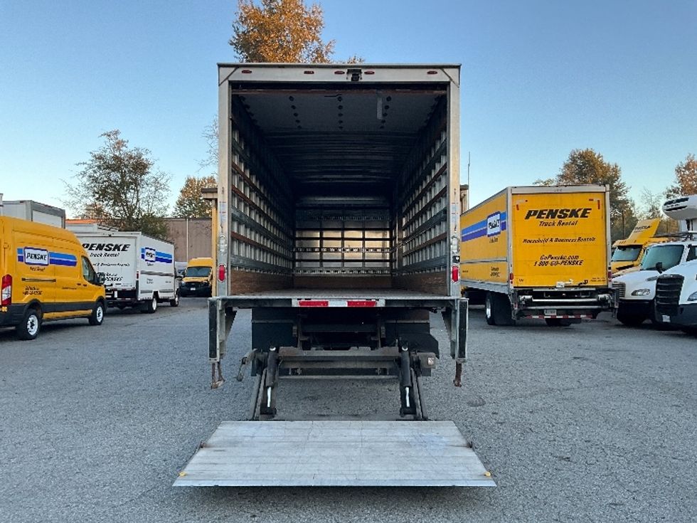 Medium Duty Box Truck-Light and Medium Duty Trucks-Hino-2018-338-Delta-BC-132,409\n\t\tkm-$ 68,750 - Image 9