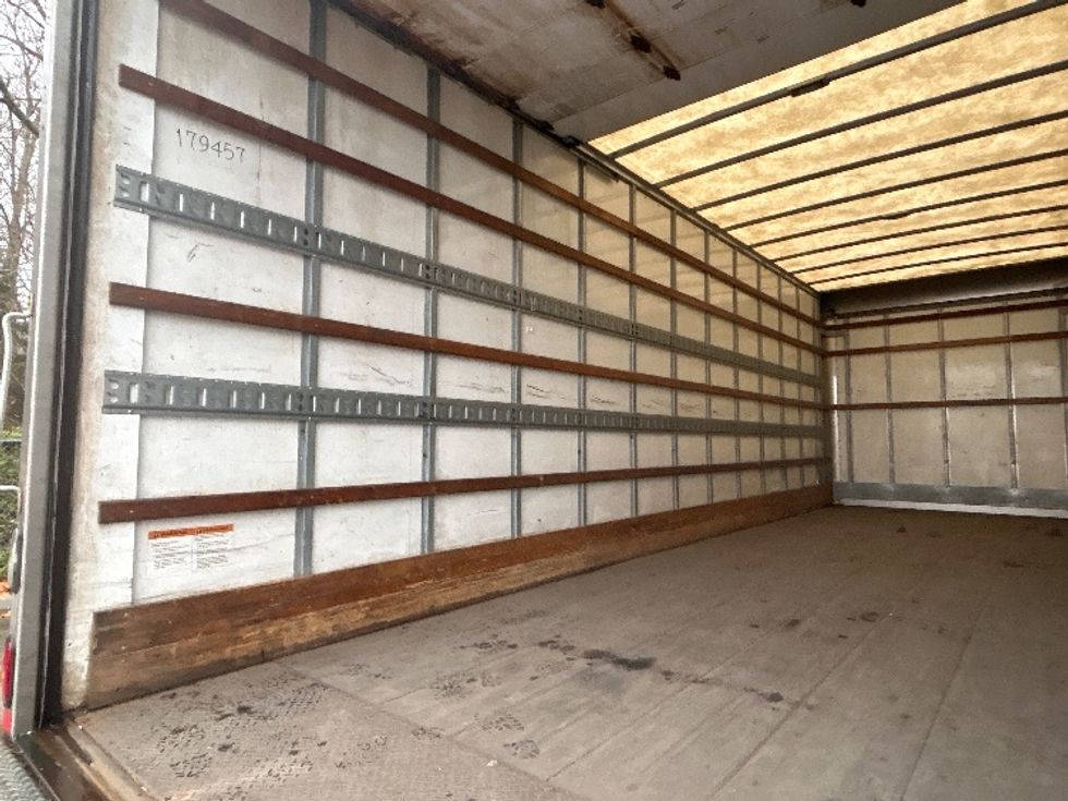 Medium Duty Box Truck-Light and Medium Duty Trucks-Hino-2018-338-Delta-BC-165,730\n\t\tkm-$ 70,250 - Image 11