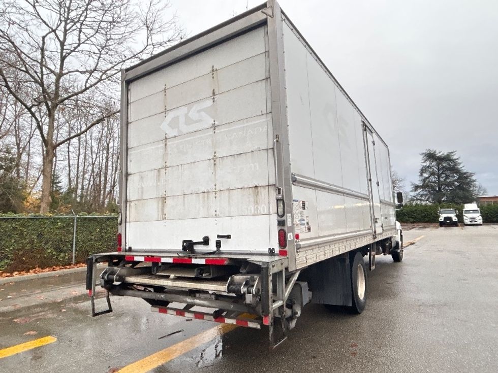 Medium Duty Box Truck-Light and Medium Duty Trucks-Hino-2018-338-Delta-BC-165,730\n\t\tkm-$ 70,250 - Image 13