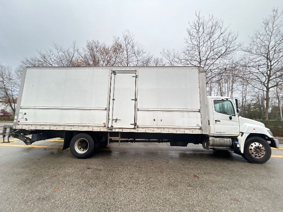 Medium Duty Box Truck-Light and Medium Duty Trucks-Hino-2018-338-Delta-BC-165,730\n\t\tkm-$ 70,250 - Image 15