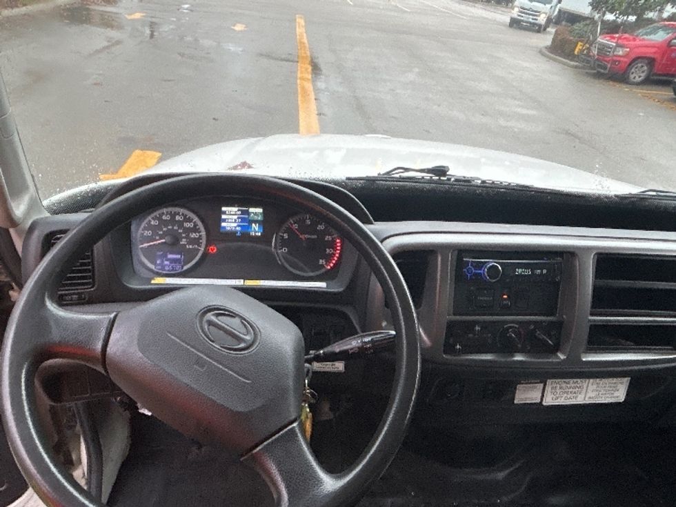 Medium Duty Box Truck-Light and Medium Duty Trucks-Hino-2018-338-Delta-BC-165,730\n\t\tkm-$ 70,250 - Image 18