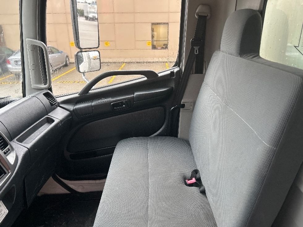 Medium Duty Box Truck-Light and Medium Duty Trucks-Hino-2018-338-Delta-BC-165,730\n\t\tkm-$ 70,250 - Image 19