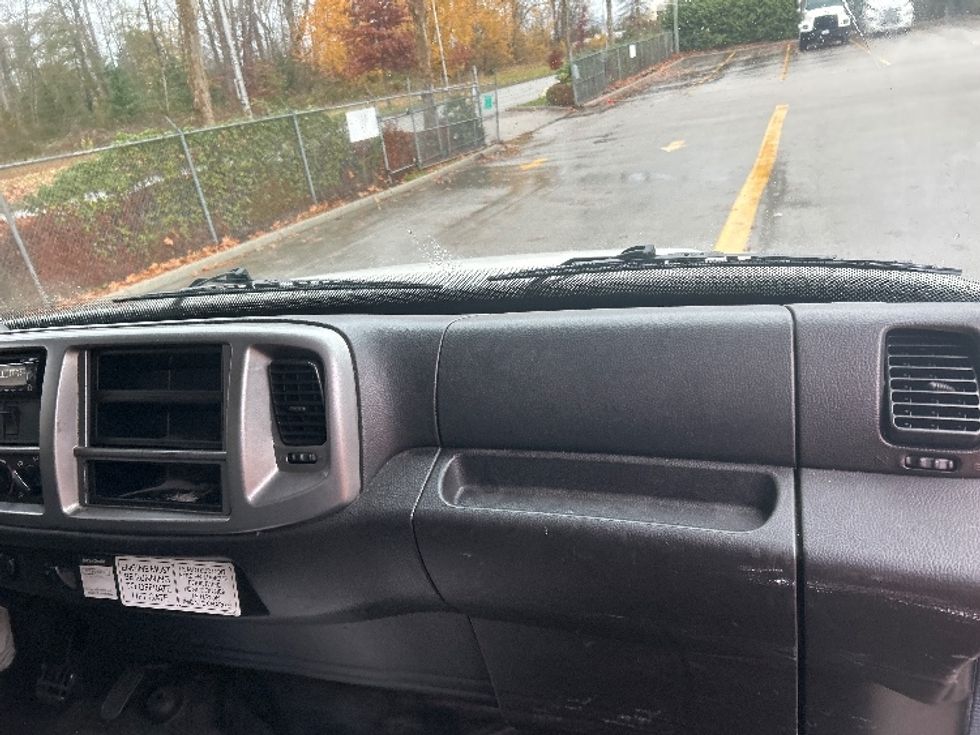 Medium Duty Box Truck-Light and Medium Duty Trucks-Hino-2018-338-Delta-BC-165,730\n\t\tkm-$ 70,250 - Image 21