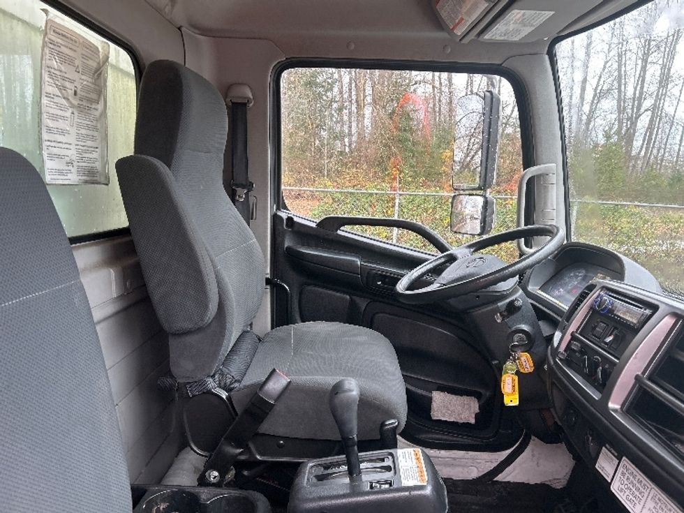 Medium Duty Box Truck-Light and Medium Duty Trucks-Hino-2018-338-Delta-BC-165,730\n\t\tkm-$ 70,250 - Image 22