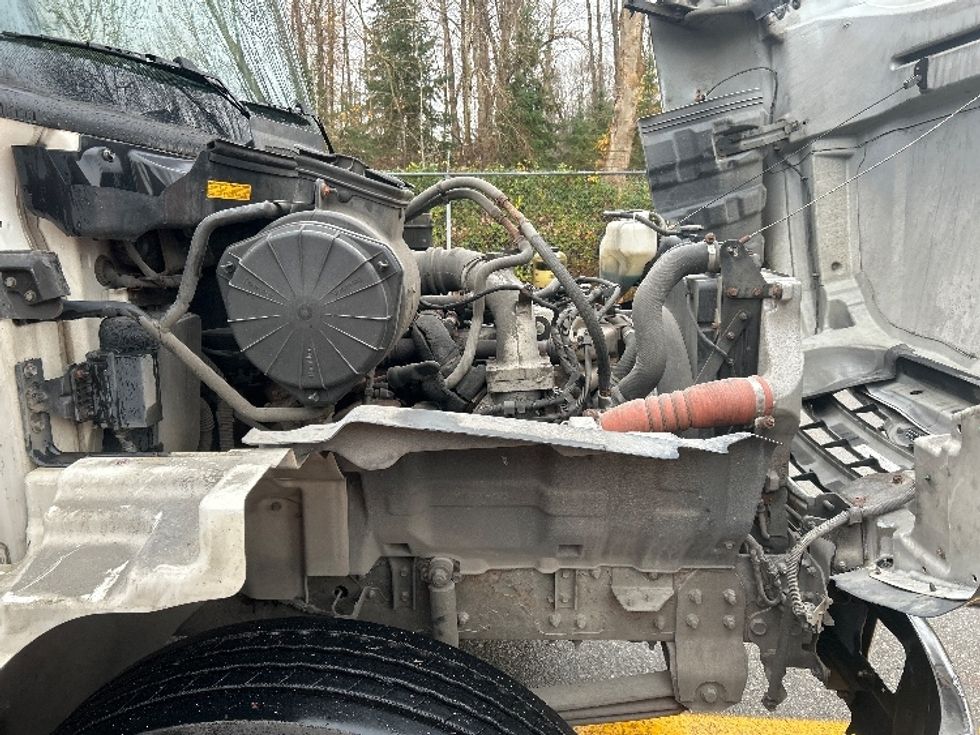 Medium Duty Box Truck-Light and Medium Duty Trucks-Hino-2018-338-Delta-BC-165,730\n\t\tkm-$ 70,250 - Image 23