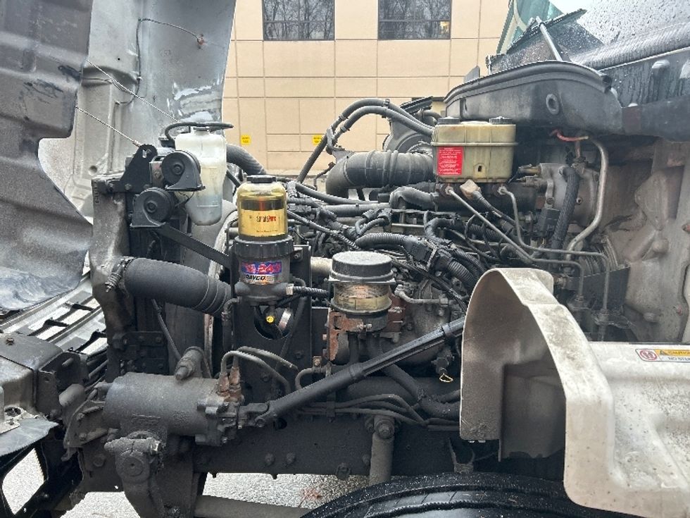 Medium Duty Box Truck-Light and Medium Duty Trucks-Hino-2018-338-Delta-BC-165,730\n\t\tkm-$ 70,250 - Image 24