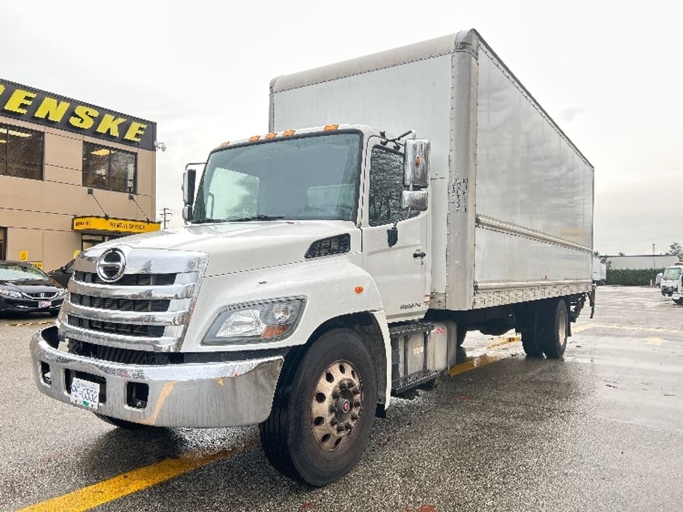Medium Duty Box Truck-Light and Medium Duty Trucks-Hino-2018-338-Delta-BC-165,730\n\t\tkm-$ 70,250 - Image 3