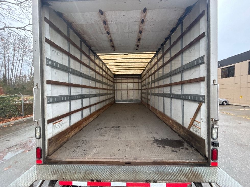 Medium Duty Box Truck-Light and Medium Duty Trucks-Hino-2018-338-Delta-BC-165,730\n\t\tkm-$ 70,250 - Image 8