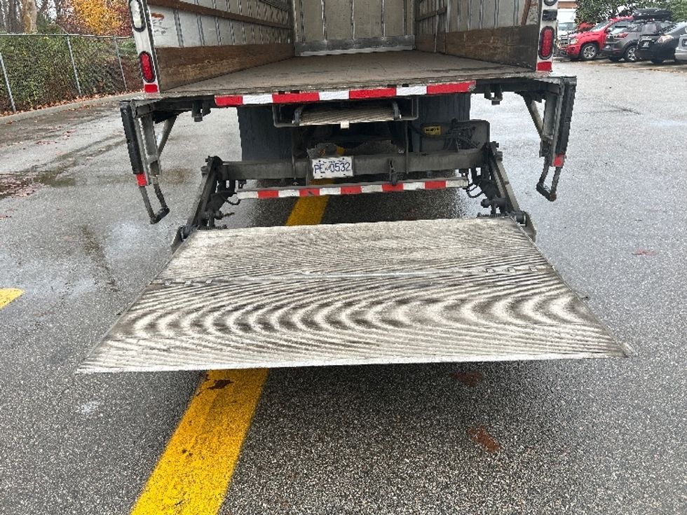 Medium Duty Box Truck-Light and Medium Duty Trucks-Hino-2018-338-Delta-BC-165,730\n\t\tkm-$ 70,250 - Image 9