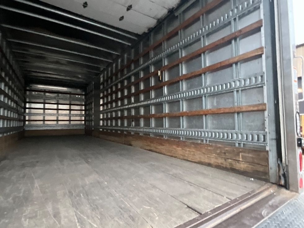 Medium Duty Box Truck-Light and Medium Duty Trucks-Hino-2018-338-Delta-BC-186,950\n\t\tkm-$ 65,500 - Image 12