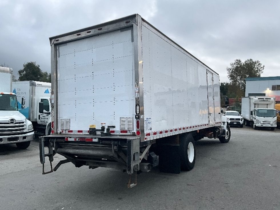 Medium Duty Box Truck-Light and Medium Duty Trucks-Hino-2018-338-Delta-BC-186,950\n\t\tkm-$ 65,500 - Image 13
